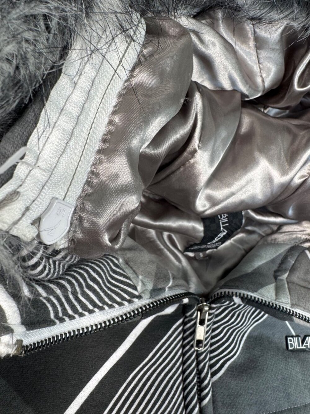 Billabong Hooded Jacket Faux Fur Trim Gray/Black Geometric Pattern Womens S - Picture 10 of 16